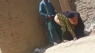 Hidden cam Pakistani dehati outdoor sex leaked online