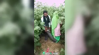 Couple from the village is caught having sex in the bush, desi XXX mms