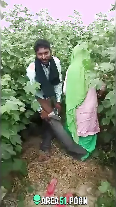 Couple from the village is caught having sex in the bush, desi XXX mms