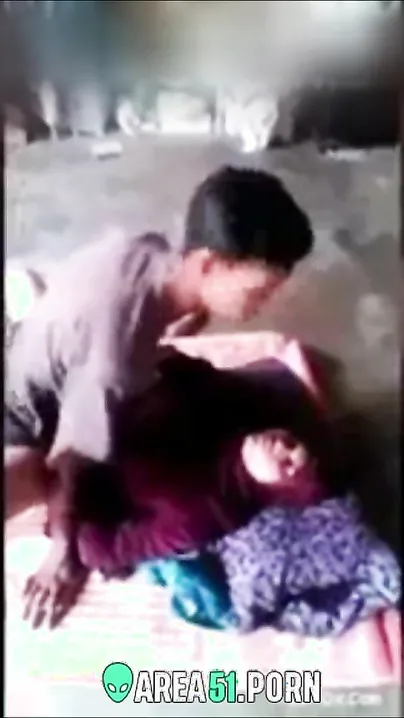 Young nephew fucks his Paki aunt while uncle  working, desi XXX mms