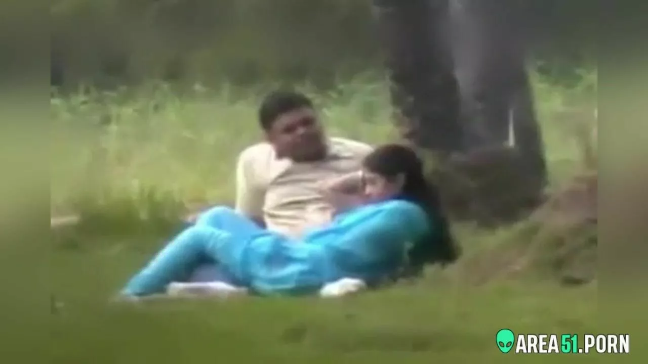 Beautiful Indian wife in blue saree with her lover in public park : INDIAN  SEX on TABOO.DESI™