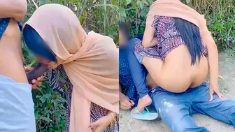Very risky public fuck with very shy college desi girl caught on camera mms