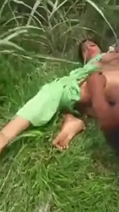 Voyeur films Desi mms video of village lovers caught fucking outdoor