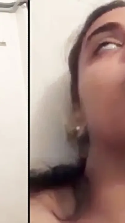 Well-fit Tamil girl masturbate pussy on XXX MMs cam video