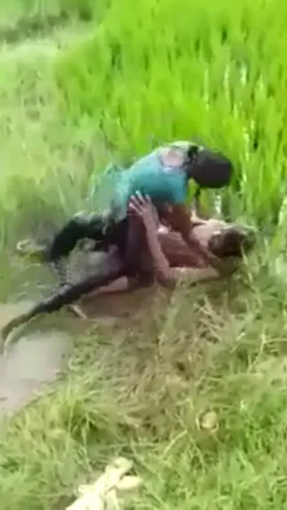 Lovers caught fooling around outdoor by river in hot Desi mms clip