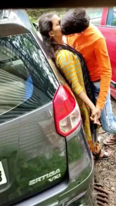 Girl caught making out with lover outdoor by car in Desi mms video
