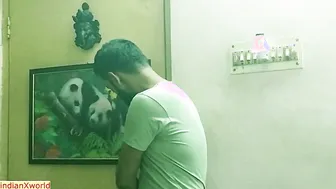 Fucking Hot Milf Pushing Deep Inside Her Wet Pussy