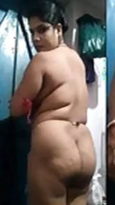 Ex-lover’s dream to see this Desi slut makes her own nude MMS has come true