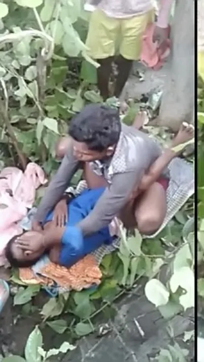 Desi mms - Slut wife getting caught cheating with older neighbour outdoor
