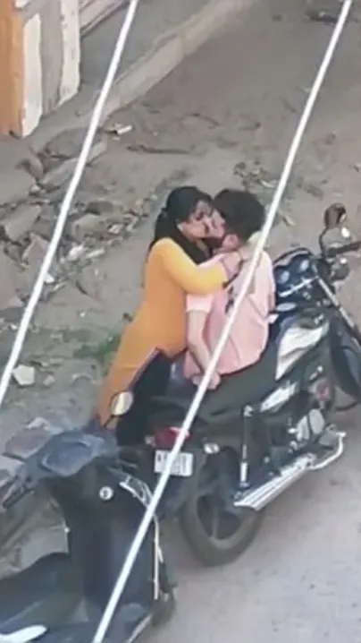 Leaked desi mms video of cheat wife fucking with her servant outdoor, caught by hubby