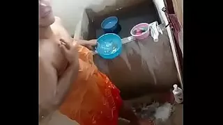Desi aunty bathing full nude outdoor on mms cam for her lover ...