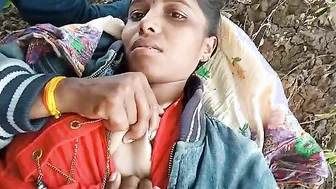 Village old aunty outdoors sex MMS video with her bf