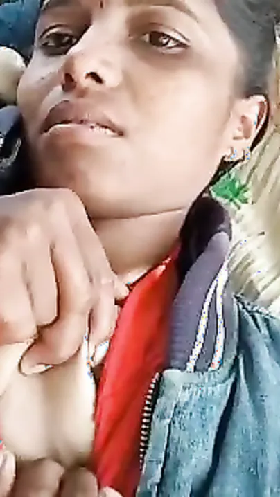 Village old aunty outdoors sex MMS video with her bf