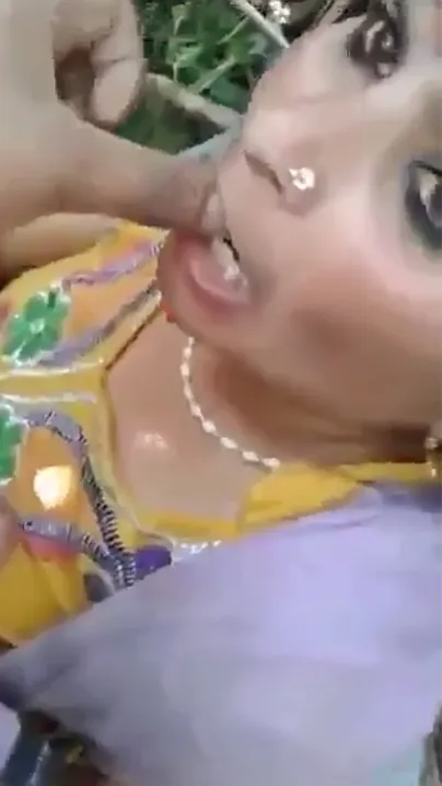 Lovely Bihar aunty gets fucked by two local guys outdoor! Indian new sex mms
