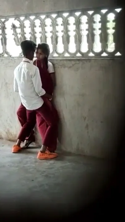 Bihar aunty cheated on her husband outdoor with young guy! New Desi sex mms