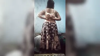 Big ass desi aunty showing naked body and fingering,  leaked new MMs