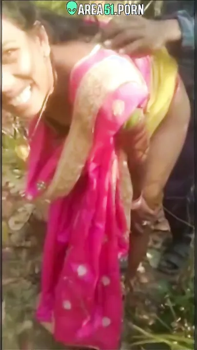 Desi college girl caught outdoor sensual fuck, leak mms video
