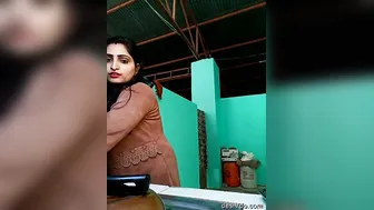 Desi Bhabi Showing Her Naked Body To Boyfriend On Video