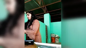 Desi Bhabi Showing Her Naked Body To Boyfriend On Video