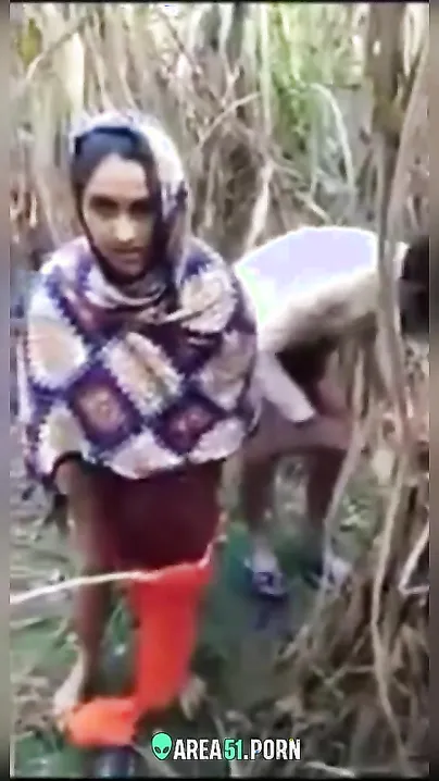 Lover couple was doing Mangal in the jungle, village people caught both of them