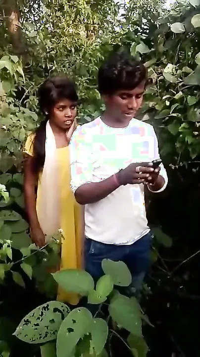 A cheating girl needs pleasure caught red-handed! Jangal me chudai