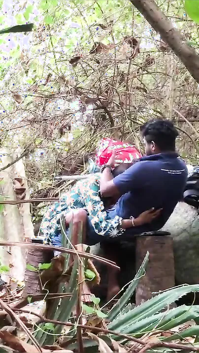 Married Woman Getting Fucked Outdoors By Neighbor Caught On Phone