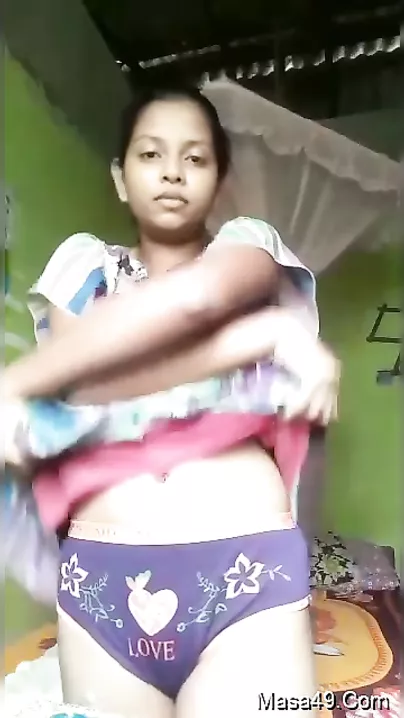 Adorable Lankan Cutie Showing Off Her Boobs and Pussy in Playful Tease