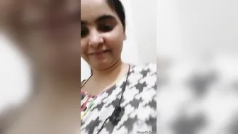 Gorgeous Paki Babe Confidently Flaunting Her Massive Boobs in Tempting Display