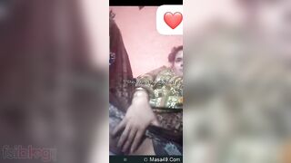 Lustful Paki Housewife Boldly Exposing Her Juicy Pussy for Ultimate Arousal