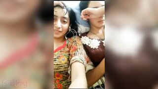 Passionate Paki Temptress Baring Nude and Indulging in Deep Cunt Fingering