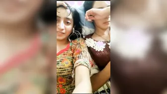 Passionate Paki Temptress Baring Nude and Indulging in Deep Cunt Fingering