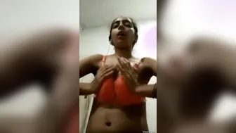 Lustful Paki Seductress Unveiling Nude Body and Exploring Solo Ecstasy