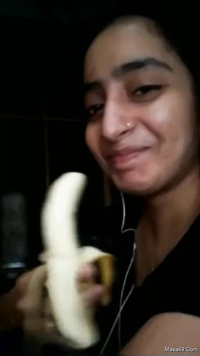 Aroused Paki Siren Displaying Nude Figure and Pleasuring Herself Intensely