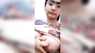 Sultry Paki Seductress Teasingly Revealing Her Perky Boobs in Steamy Solo Video
