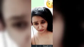 Enticing Paki Babe Teasingly Exposing Her Boobs and Pussy in Naughty Solo Play