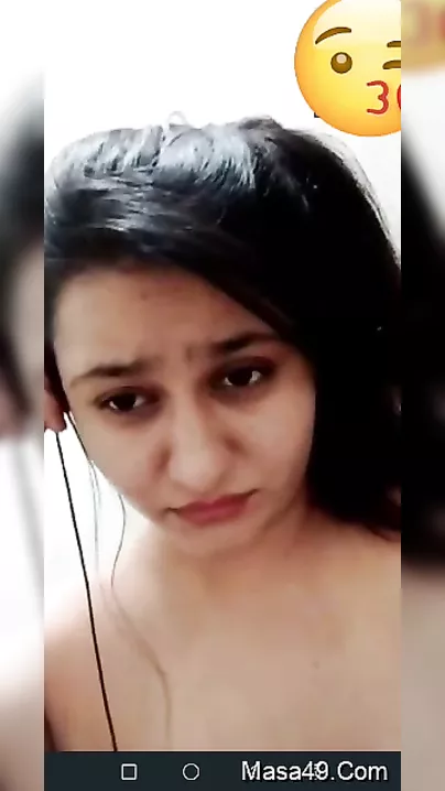 Enticing Paki Babe Teasingly Exposing Her Boobs and Pussy in Naughty Solo Play
