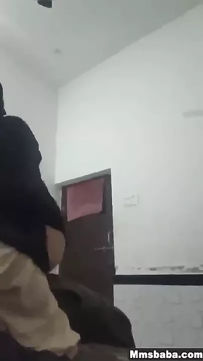 Seductive Paki Cutie Passionately Fucking Her Boyfriend in Steamy Bedroom Action