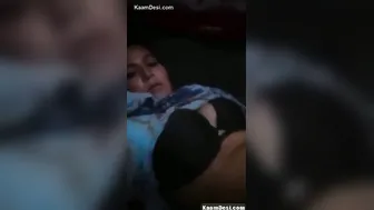 Lustful Paki Matron Exposing Her Tits While Craving Wild Encounters