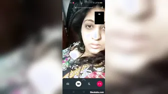 Flirty Paki Girl Playfully Flashing Her Firm Boobs in Teasing Video