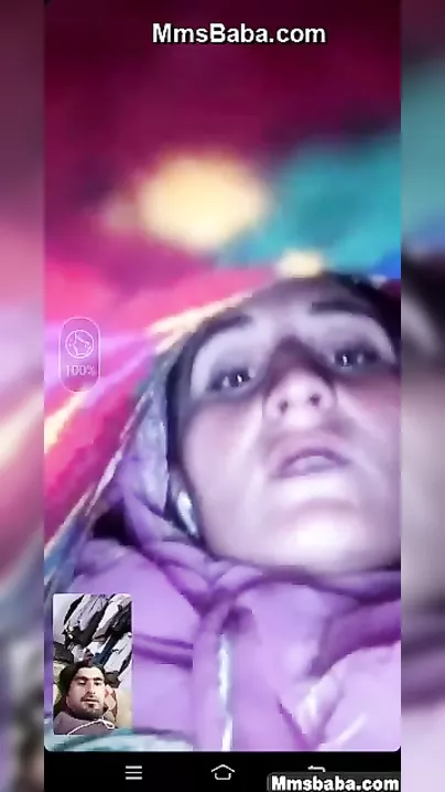 Sultry Paki Housewife Exposing Her Intimate Areas During Steamy Video Call