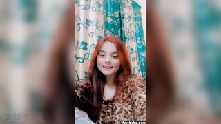 Paki Vixen Exposing Her Tempting Boobs in Sensual and Inviting Manner