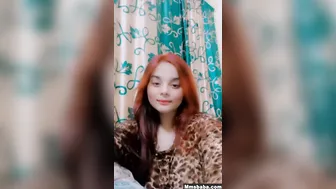 Paki Vixen Exposing Her Tempting Boobs in Sensual and Inviting Manner