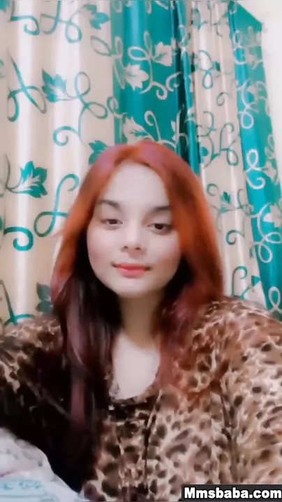 Paki Vixen Exposing Her Tempting Boobs in Sensual and Inviting Manner