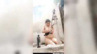 Paki Wife Capturing Steamy Bath Time Moments with Sensual Curves Exposed