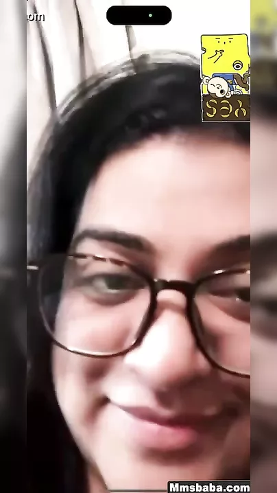 Voluptuous Paki BBW Revealing Her Luscious Boobs in Seductive Tease Session