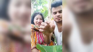 Lustful Village Bhabhi Teasing and Riding Lover in Wild Outdoor Romance, Leaaked Viral Video