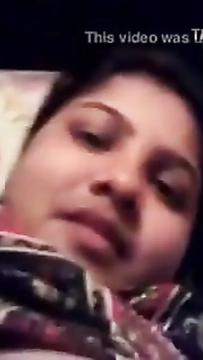 Cumbrous bhabhi acquires her twat fingered and screwed by spouse