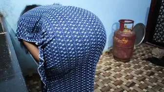 Stepson Seducing And Fucking His Stepmom While Alone