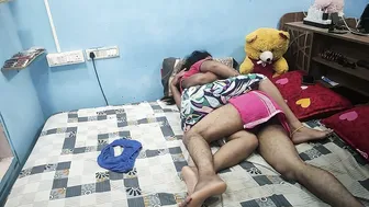 Desi Couple Uncut Live Sex Session in Their Bedroom