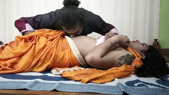 Wife In Saree Getting Navel Licked While Pussy Gets Rubbed